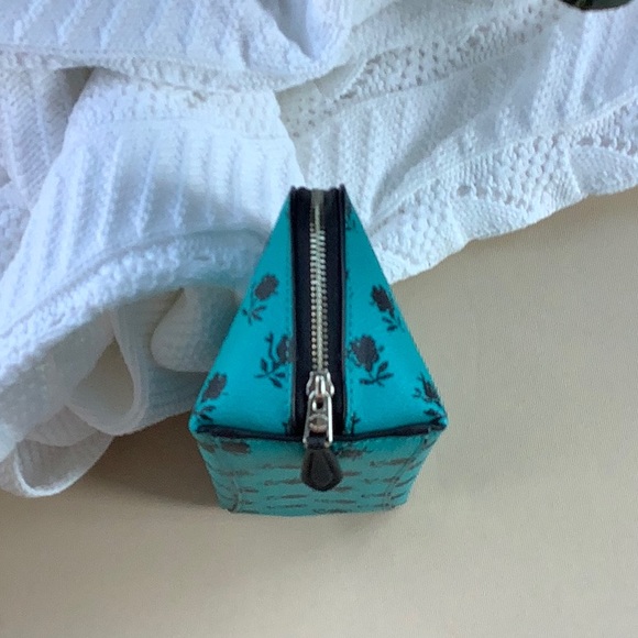 NWT Coach Cosmetic Case - Picture 3 of 5